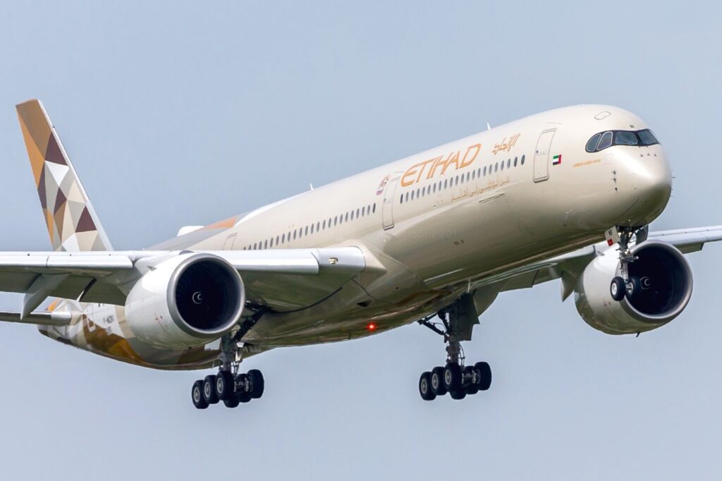 Etihad Airways has taken delivery of its first Airbus A350